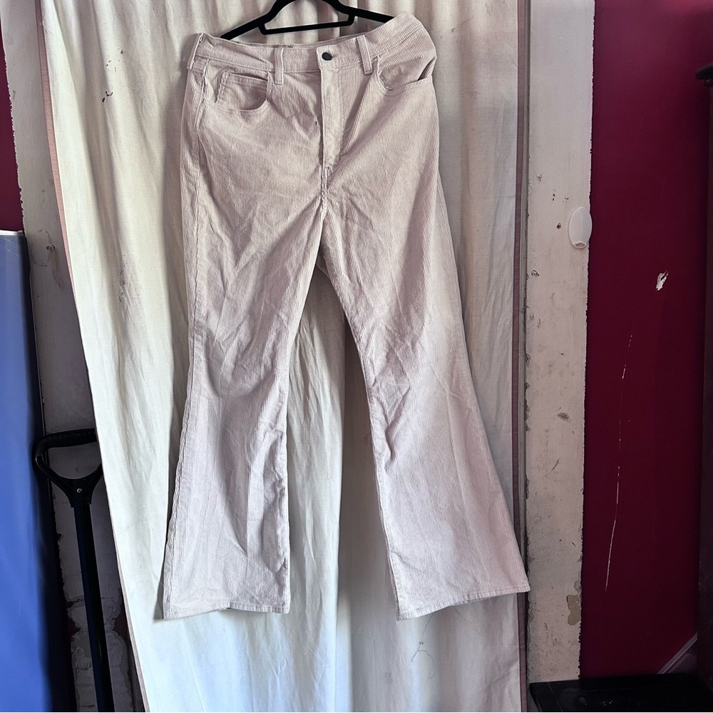 Levi's Women's Cream Flare Pants Corduroy